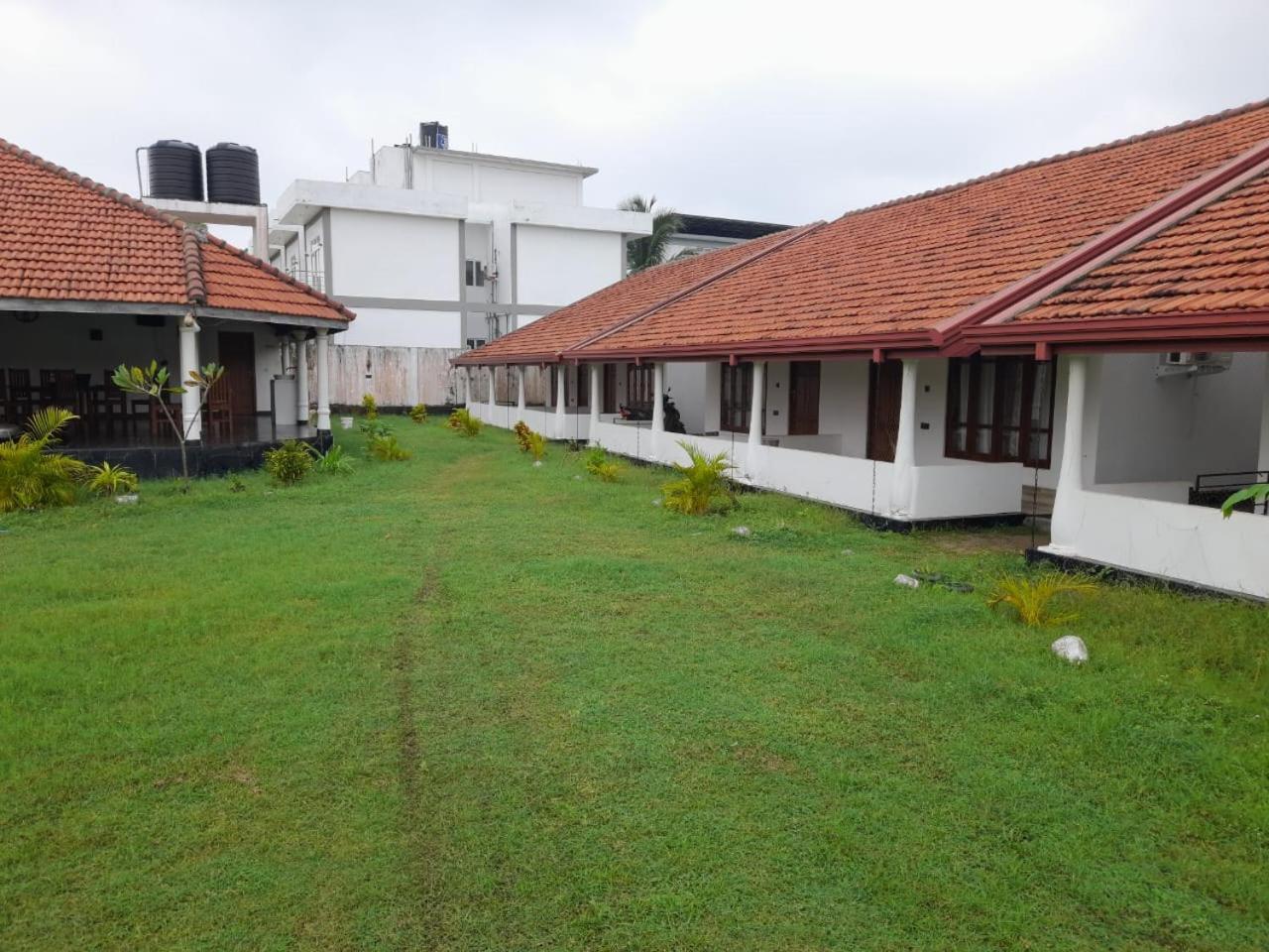 Blu Marine Nilaveli Hotel Trincomalee Exterior photo