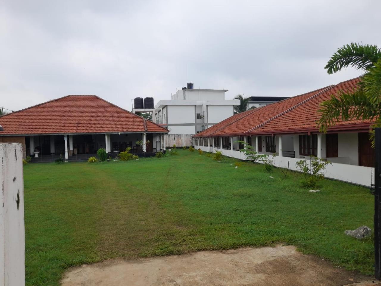 Blu Marine Nilaveli Hotel Trincomalee Exterior photo